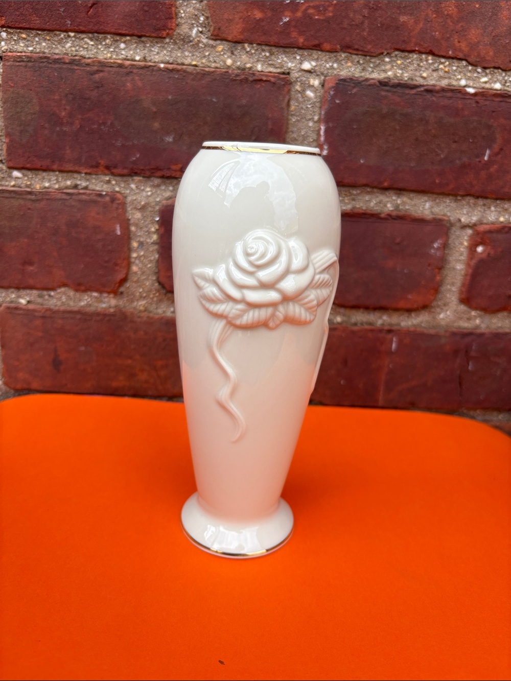 🏺Lenox Handcrafted Elegant Cream Ceramic Rose Bud Gold Trim vase 7.5 in Medium)